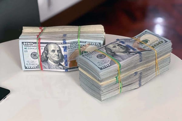 В обменных бюро курс доллара на утро 19 мая составляет 82-83 сома изображение публикации