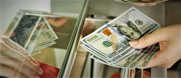 С апреля денежные переводы из Кыргызстана в Россию выросли в три раза изображение публикации