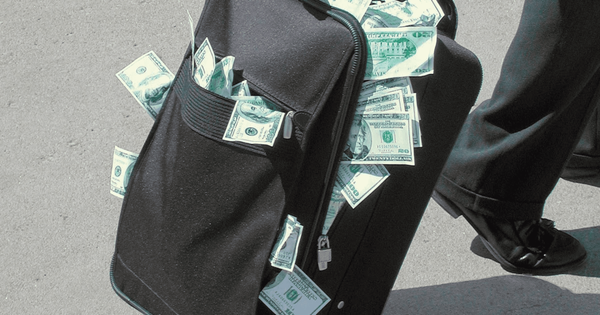 Власти Кыргызстана готовятся ввести ограничения на вывоз долларов США для граждан изображение публикации