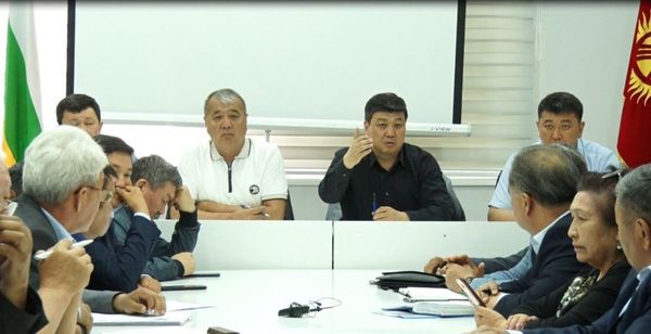 Кабмин создал рабочие группы для решения конфликта между фермерами и молокозаводами изображение публикации