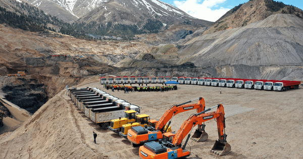 «Кыргызкомур» взял в лизинг 50 китайских тягачей и 4 погрузчика для месторождения Кара-Кече изображение публикации