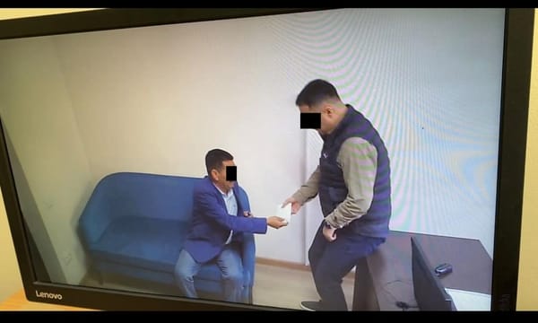 Предлагал взятку за прекращение проверки своего поддельного диплома — ГКНБ задержал чиновника изображение публикации