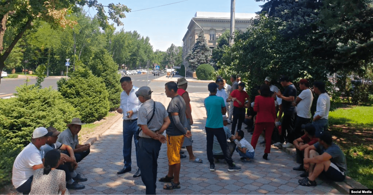 Фермеры вышли на митинг к Дому правительства из-за нехватки поливной воды изображение публикации