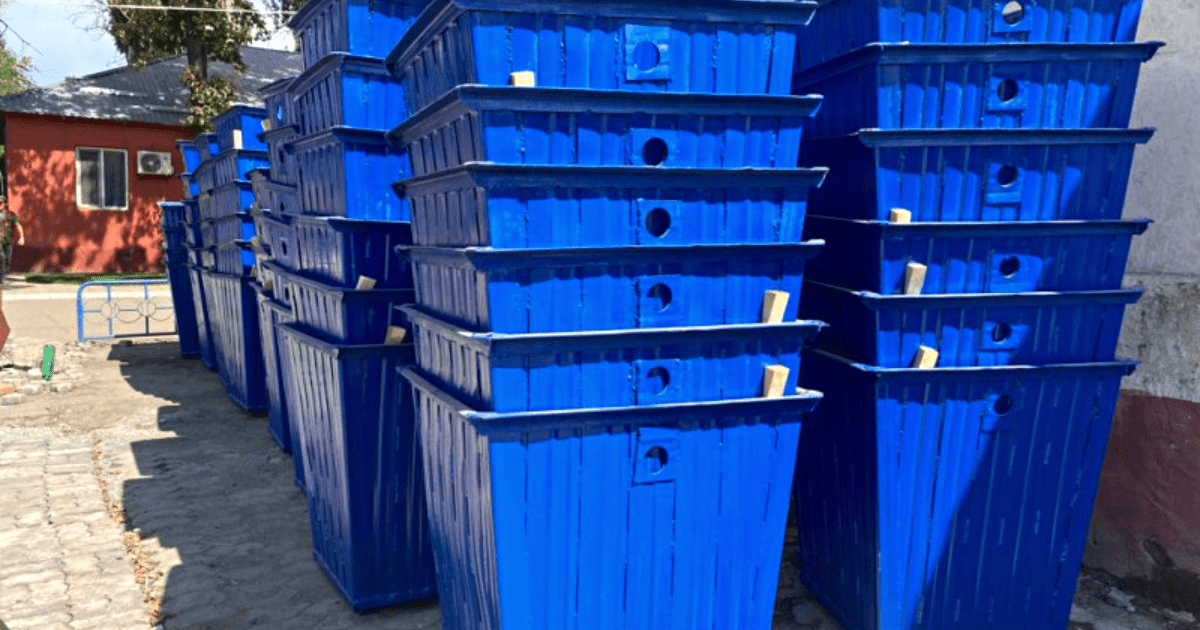 Местный завод поставил «Тазалыку» 100 новых мусорных контейнеров изображение публикации