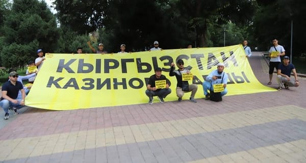 Возле Дома правительства снова митингуют против открытия казино изображение публикации