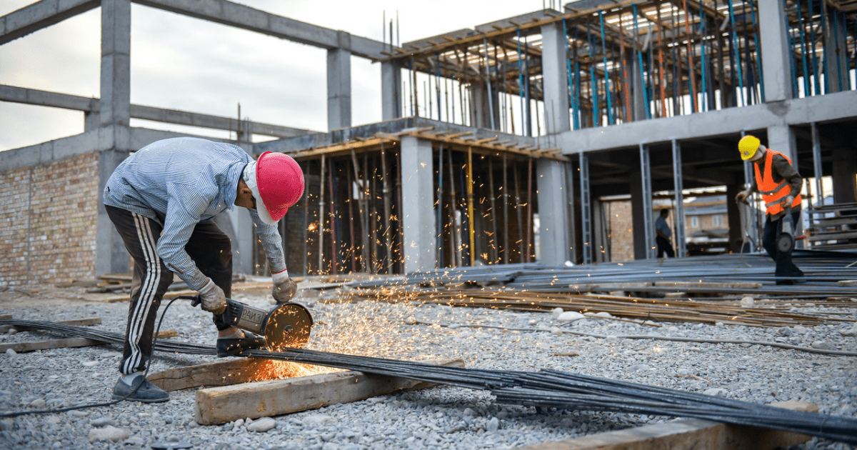 Стройкомпаниям запретят использовать деньги дольщиков до окончания строительства — Госстрой изображение публикации