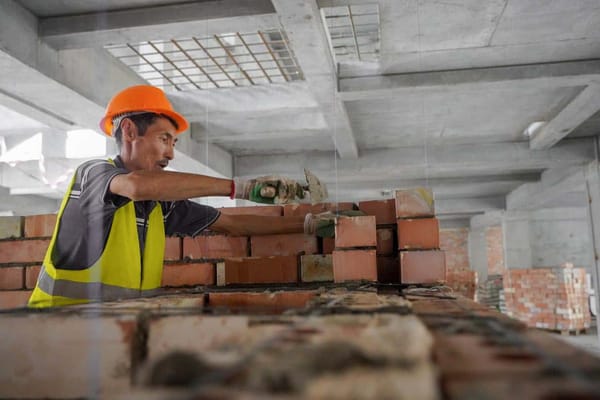 Минфин отложил 11.2 млрд сомов на капитальное строительство и реконструкцию в 2022 году изображение публикации