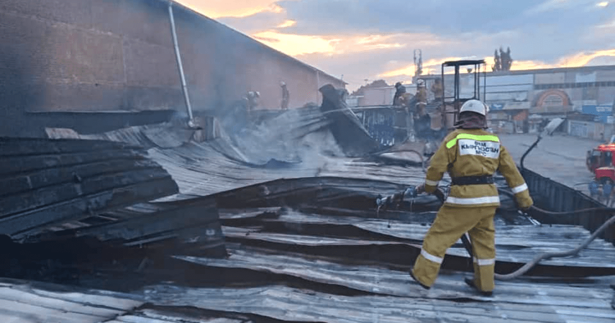 В Бишкеке сгорело 400 м² павильонов ТЦ «Таатан» изображение публикации