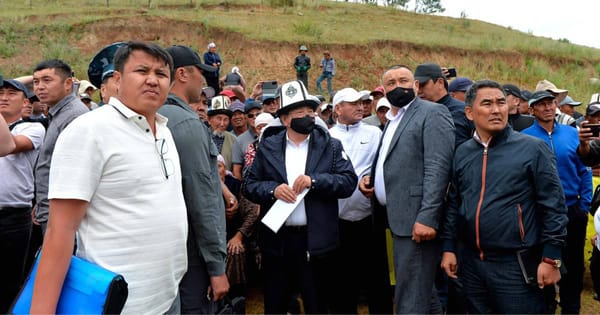 Акылбек Жапаров пообещал местным жителям проверить компании, добывающие камень на участке Сары-Таш изображение публикации