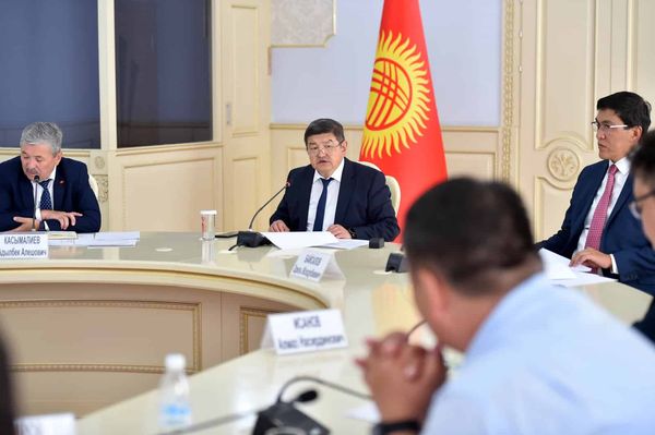 С 1 января 2023 года необходимо запустить золотой и цифровой сом — Акылбек Жапаров изображение публикации