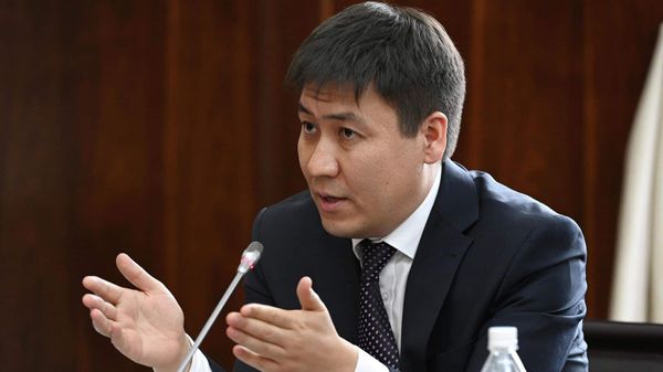 Президент снял с должности министра образования Алмазбека Бейшеналиева изображение публикации