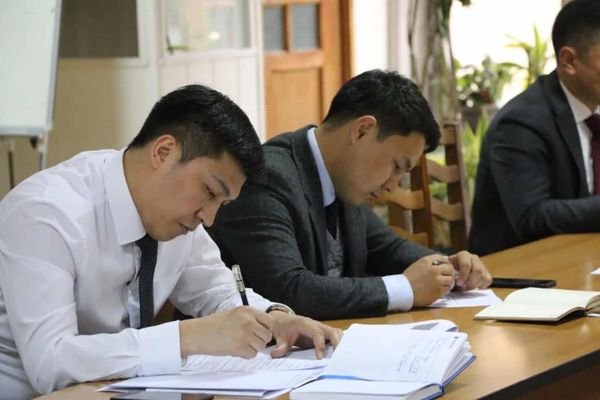 В следующем году расходы на содержание госслужащих вырастут на 40 млрд сомов изображение публикации