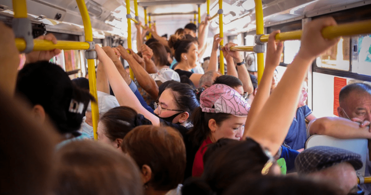 Экоактивист предложил властям хоть раз проехать на общественном транспорте Бишкека изображение публикации