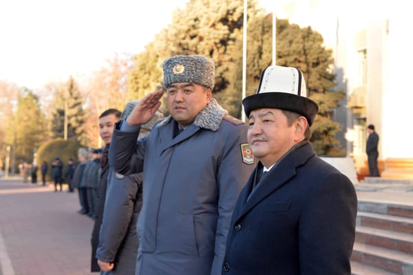 Милиционеры должны помогать в борьбе с контрабандой и теневой экономикой – Акылбек Жапаров изображение публикации