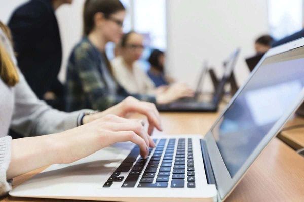 Перед выездом за рубеж мигрантов надо обучать несколько месяцев – Центр по трудоустройству изображение публикации