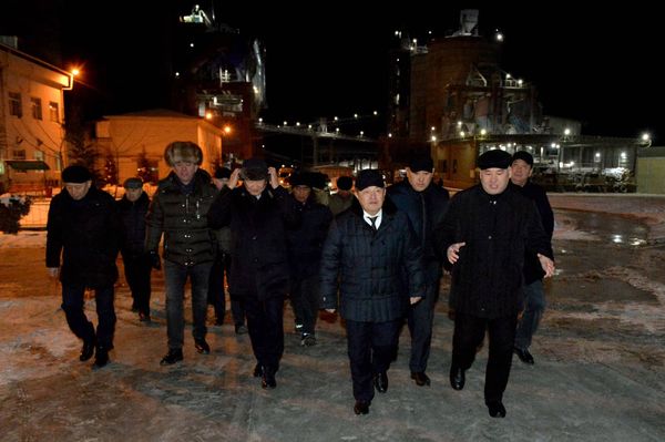 Глава кабмина посетил полностью автоматизированный цементный завод в Араванском районе изображение публикации