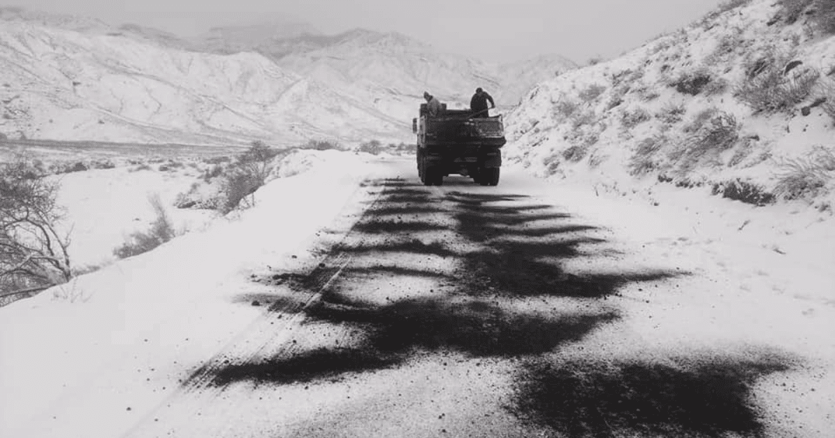 В Ошской области из-за снежной лавины перекрыли трассу изображение публикации