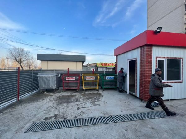 В Бишкеке появилась еще одна экоплощадка – за сортировкой мусора будет следить специальный человек изображение публикации