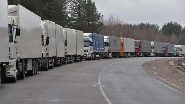 Грузоперевозчики из КР не могут въехать из Евросоюза в Беларусь – МИД выясняет причины изображение публикации