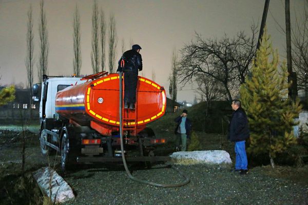 20 водовозов доставляют питьевую воду жителям Оша изображение публикации