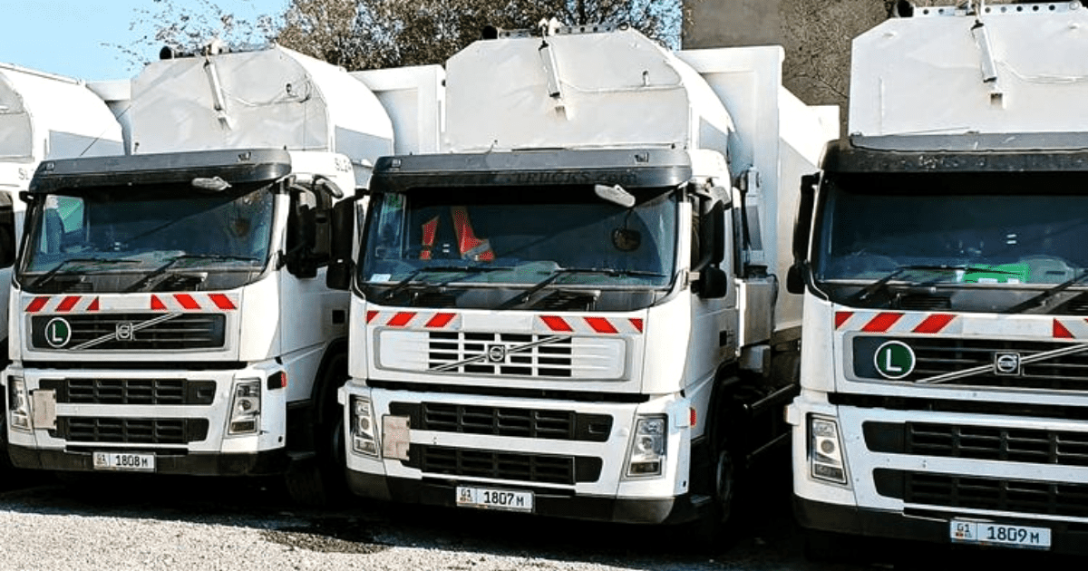 Мусор в Октябрьском районе будет убирать частная компания с современной экологичной техникой — видео изображение публикации