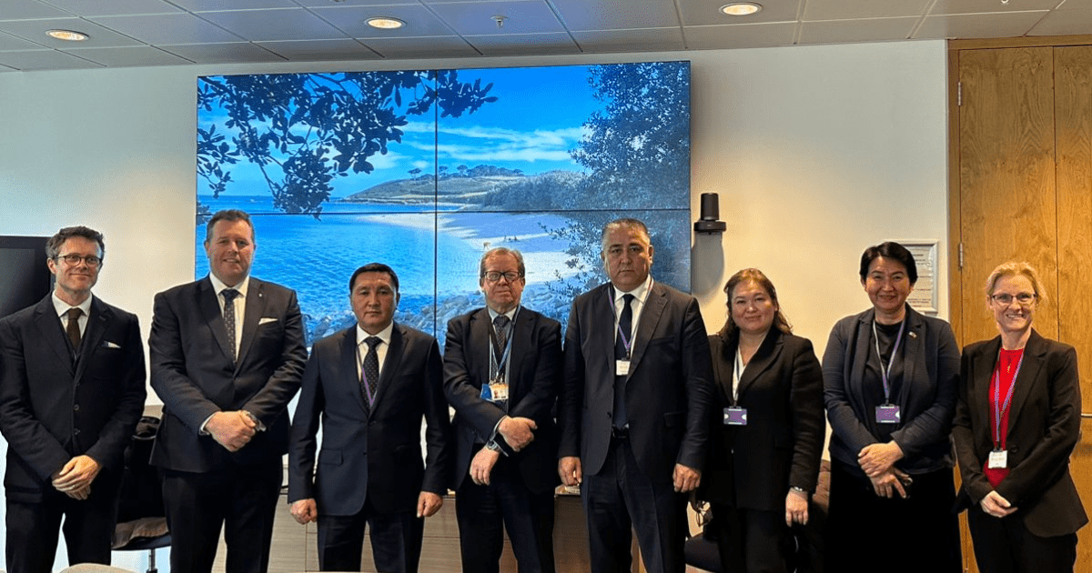 Кыргызстан и Великобритания обсудили поддержку трудовых мигрантов из КР изображение публикации