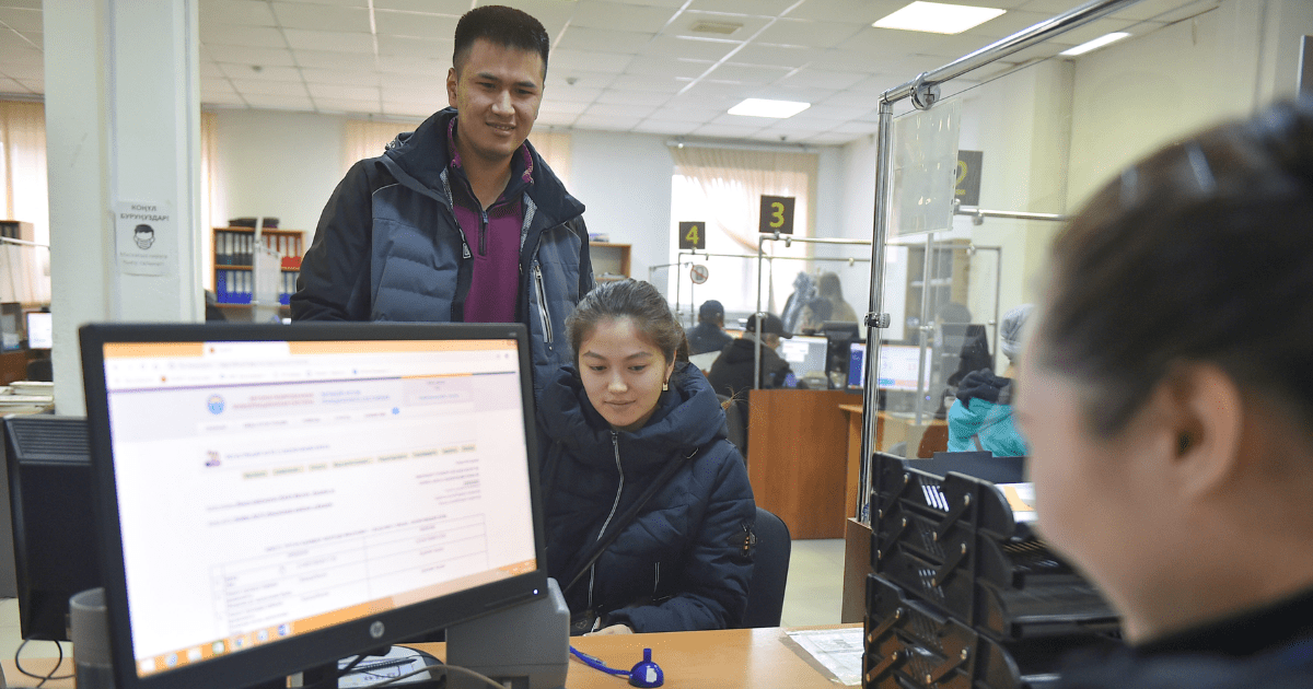 Государство предоставляет 400 услуг — это высокий уровень бюрократии, —  Азамат Буржуев изображение публикации