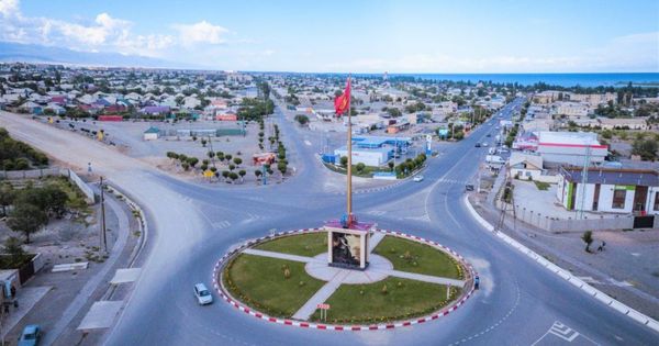 Балбак Тулобаев предлагает отремонтировать в Балыкчи крыши многоэтажек и передать городу два автобуса изображение публикации