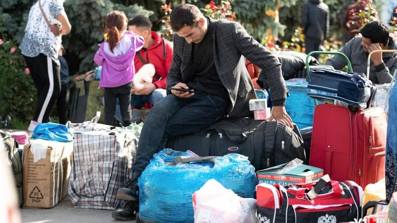 Президент Узбекистана поручил обеспечить работой 300 тысяч возвращающихся мигрантов изображение публикации