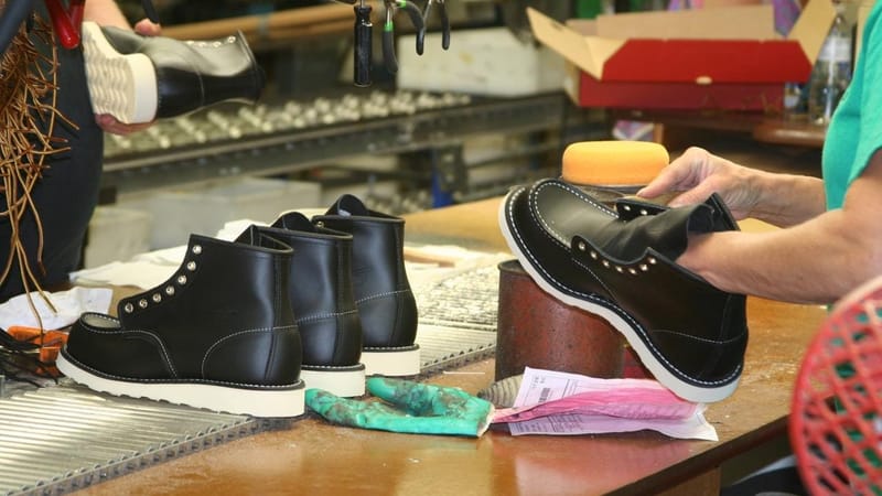 Экспортеры обуви в Казахстан должны промаркировать остатки товара до 1 июня изображение публикации