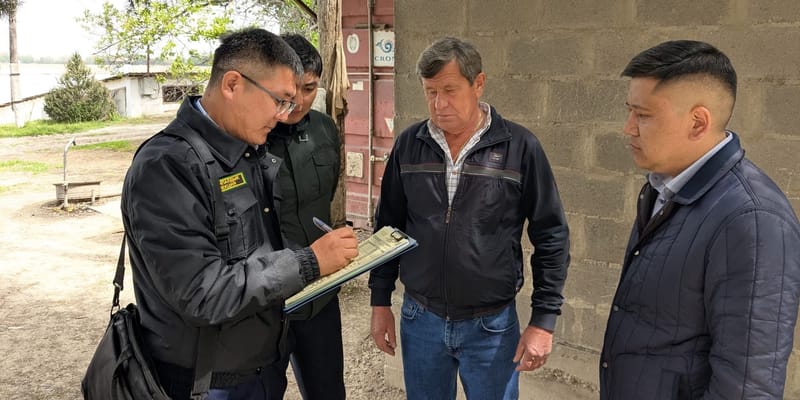 Фермер в селе Восток выбрасывал останки животных в поле — его оштрафовали изображение публикации