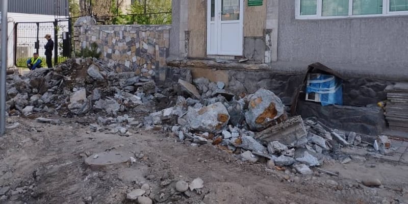 Демонтаж строений и рекламных конструкций в Бишкеке. Фото: мэрия Бишкека.