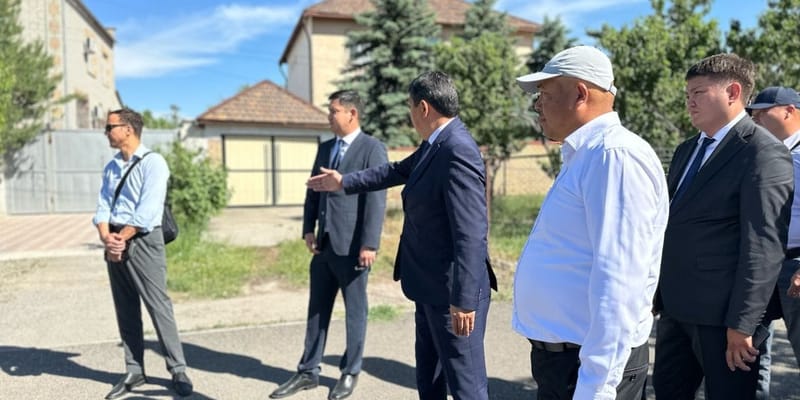 В Бишкеке выявили 13 самовольно установленных заборов на улице Курултай изображение публикации