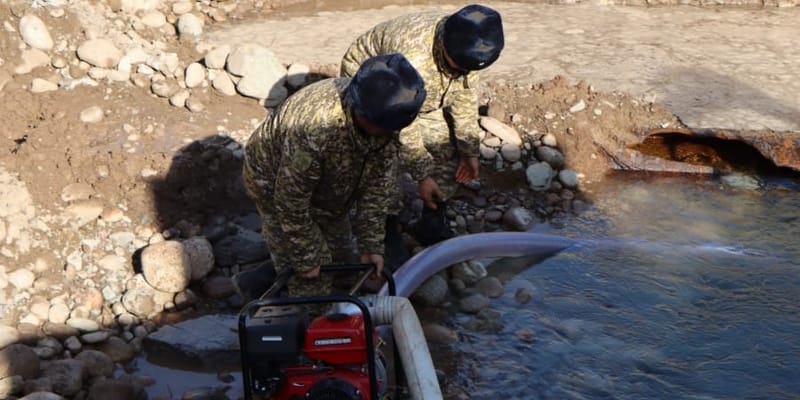 В Бишкеке продолжаются работы по устранению аварии на водоводе 5-го микрорайона изображение публикации