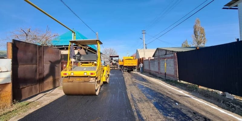 На улице Кедейкан в Бишкеке завершили укладку асфальта изображение публикации