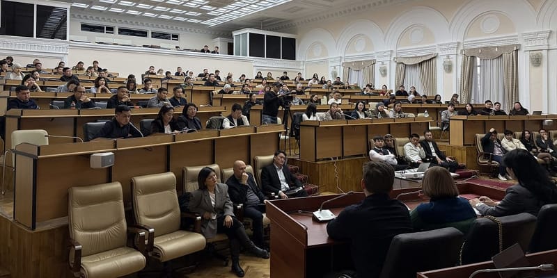 В Минэкономе прошла встреча Центра «Кыргыз Экспорт» со швейными предприятиями по вопросам экспорта через Wildberries.