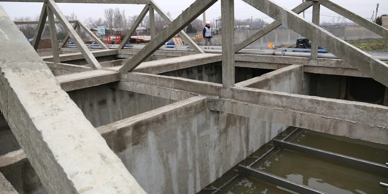 Глава НАИ проверил ход ГЧП-модернизации очистных сооружений в Бишкеке