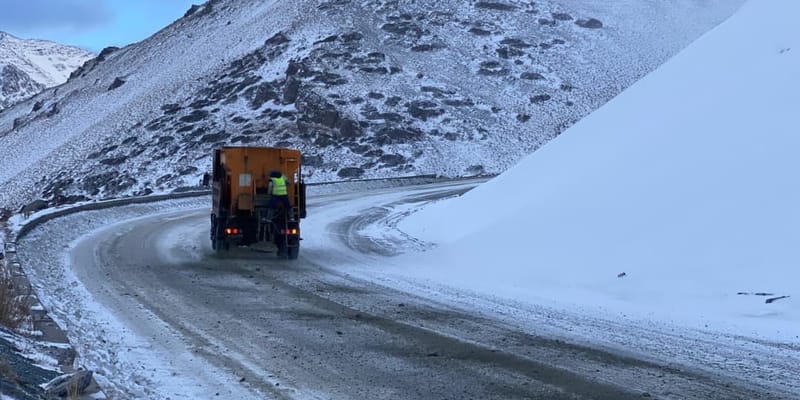 Проезд через перевалы КР открыт, на Тоо-Ашуу и Ала-Бел действуют ограничения для фур