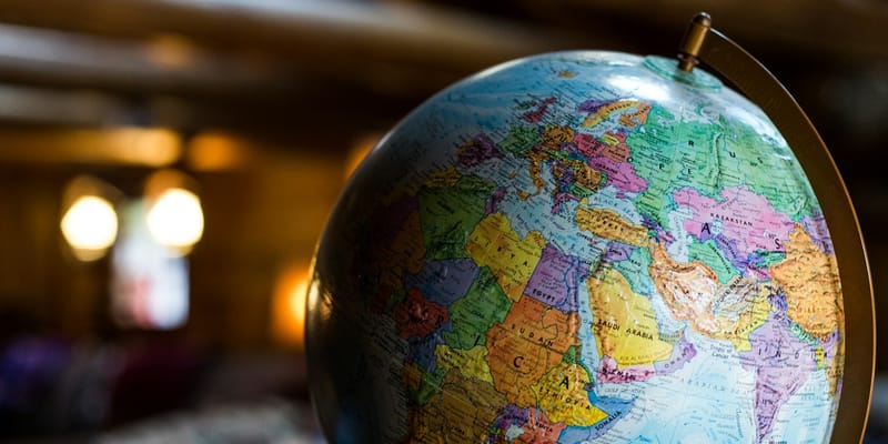 Куда чаще всего уезжали работать кыргызстанцы: топ-5 стран за год