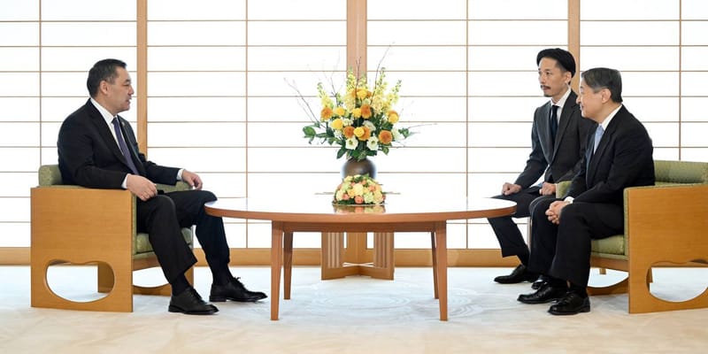 Садыр Жапаров провел переговоры с императором Японии Нарухито и пригласил его в Кыргызстан