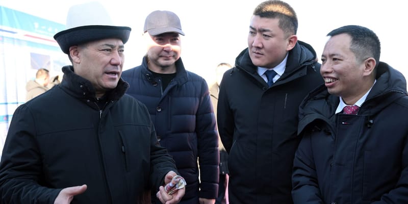 Жапаров посетил стройку цементного завода в Кемине: объект запустят в 2027 году