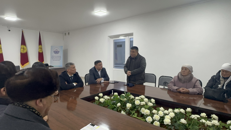 Дольщики на встрече с представителями Минстроя по проверке ОсОО «Визион Групп» в Ошской области.