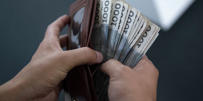 Средняя зарплата в КР приблизилась к 43 тысячам сомов: в каких отраслях платят больше