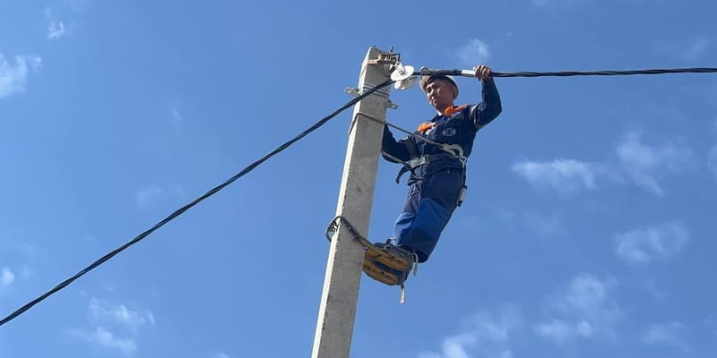 В Бишкеке заменили 87 км старых электролиний на изолированные провода