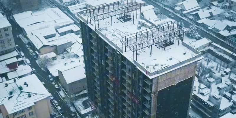 Минстрой приостановил на 90 дней лицензию стройкомпании «Зам Зам билдинг» после рейда на объектах в Бишкеке.