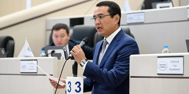 Сотрудникам ЕЭК и бывшим политическим служащим упростили вход в кадровый резерв КР изображение публикации