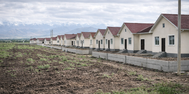 Богарную пашню в Манасе трансформировали под жилье для переселенцев из зон риска изображение публикации