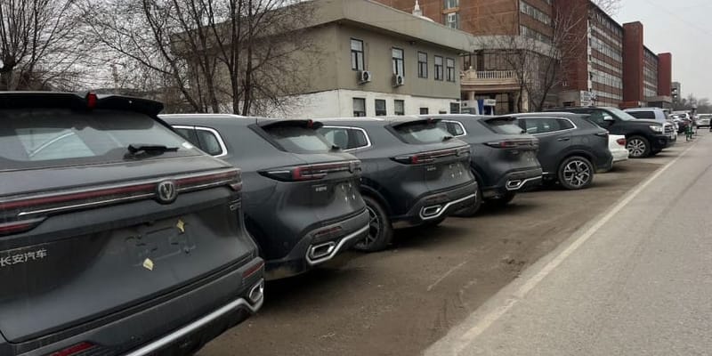 Возле ТЦ «Аю Grand» ликвидируют стихийную стоянку ради платной парковки изображение публикации