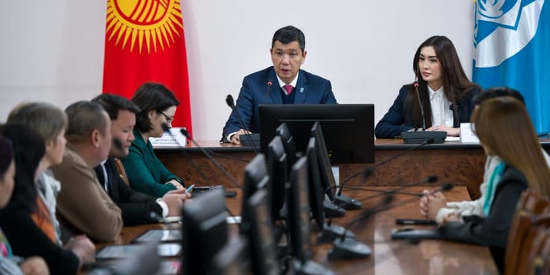 Пострадавшие при пожаре на проспекте Айтматова в Бишкеке получили страховки по 1 млн сомов изображение публикации