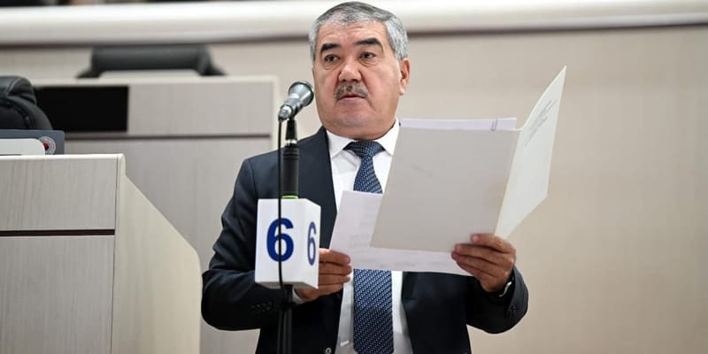 Центризбирком досрочно прекратил полномочия депутата ЖК Кундузбека Сулайманова